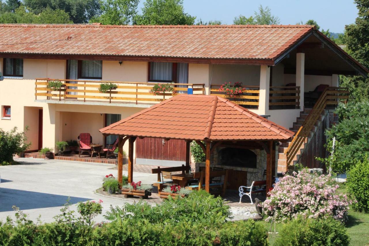 Apartments Kozjan Karlovac Exterior foto